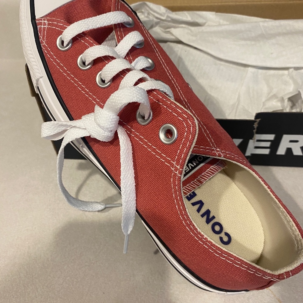 Converse/ Chucks. Light Redwood